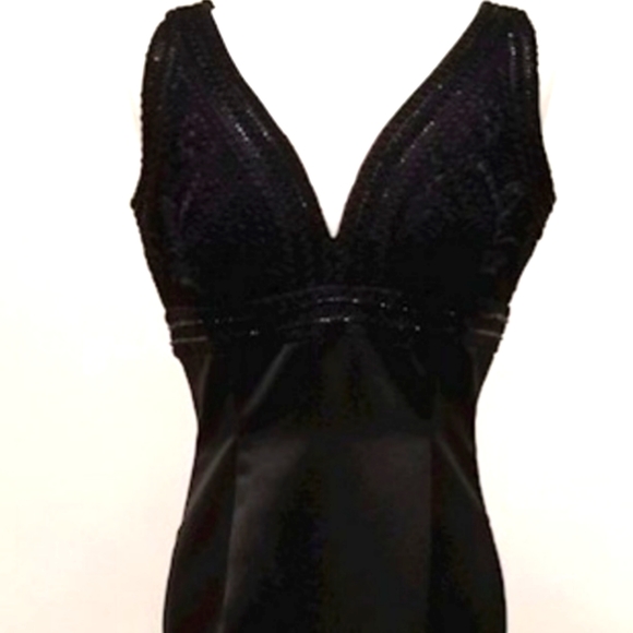 EUC Carmen Marc Valvo gown from SAKS - Picture 3 of 10